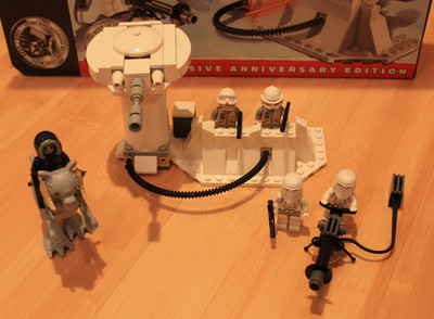 LEGO 7749 Star Wars Echo Base - 100% COMPLETE w/ manual, box (1 broken piece*)