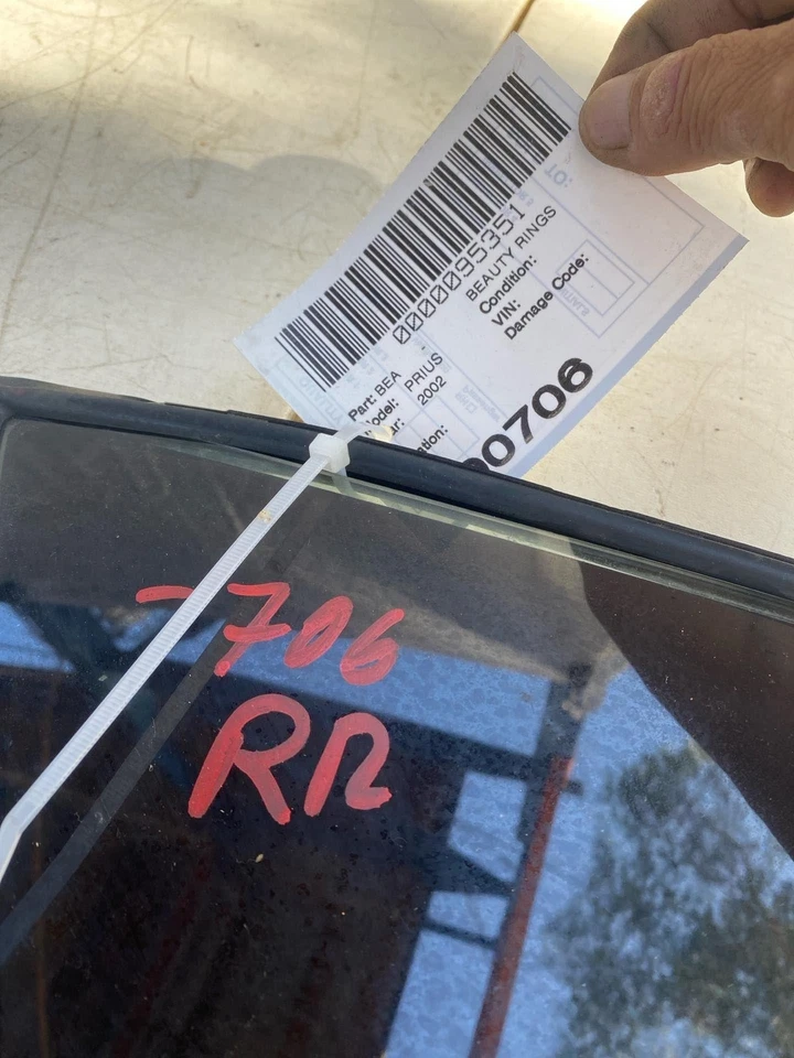 2002 TOYOTA PRIUS  Rear Window Quarter Glass Tinted Right Hand Passenger Side RH Foto 2 de 4