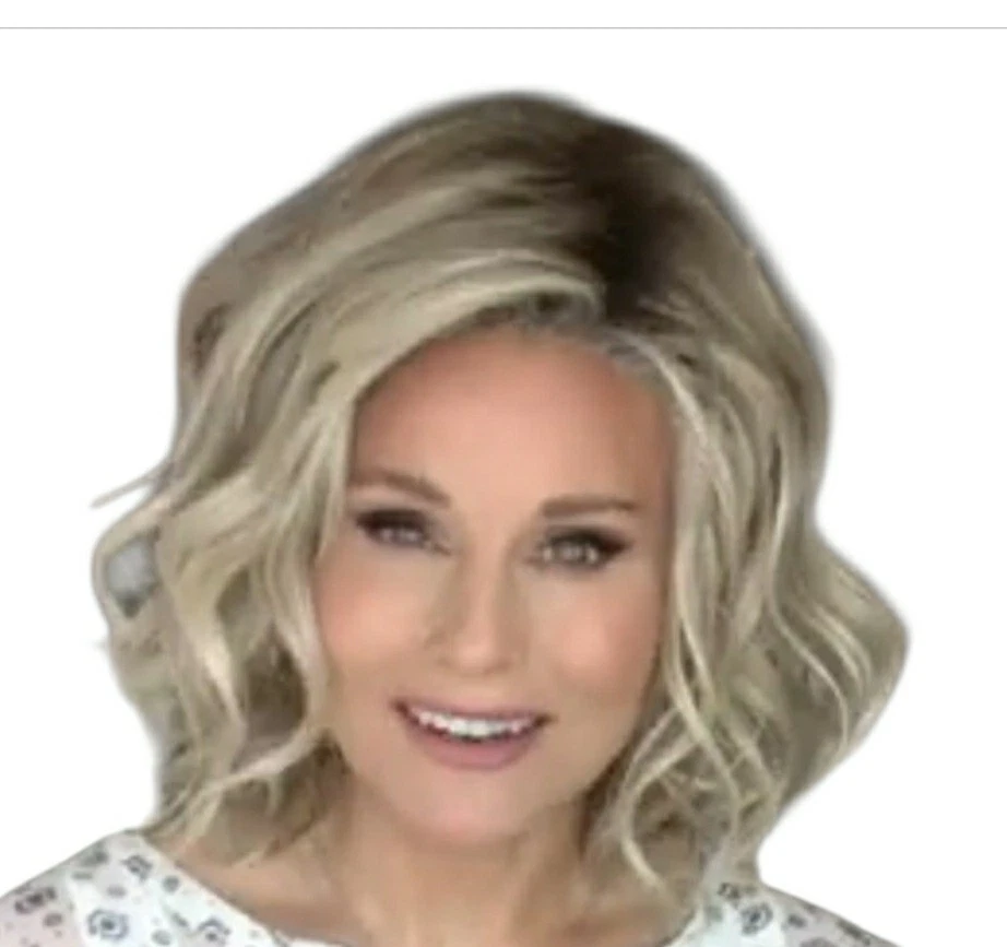 Peluca de galleta sombreada Raquel Welch SS19/23 frente de encaje y monofilamento Foto 2 de 4