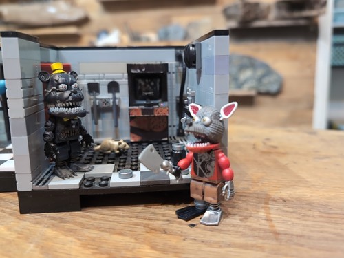 FNAF McFarlane Show Stage Set & Custom Parts Room Diorama con lotto figurine rare - Foto 5 di 16