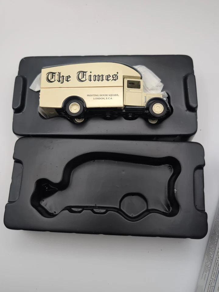 MATCHBOX COLLECTIBLES YPP02 1931 Morris Van London The Times POWER OF THE PRESS - Image 2 of 3
