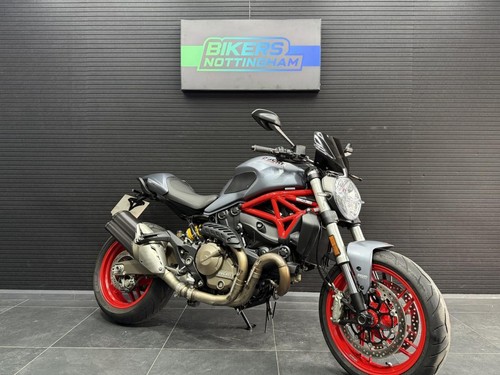 Ducati Monster 821 M821 2017 *low miles, oil service included* - Picture 5 of 12