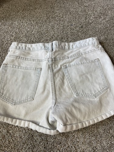 Euc forever 21 light blue wash high-rise mom Denim Shorts Size 29 - Picture 5 of 5