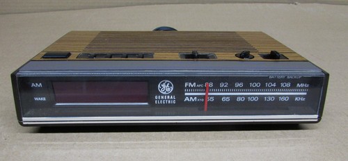 Vintage GE Wood Grain Digital Alarm Clock Radio Model 7-4624B Working