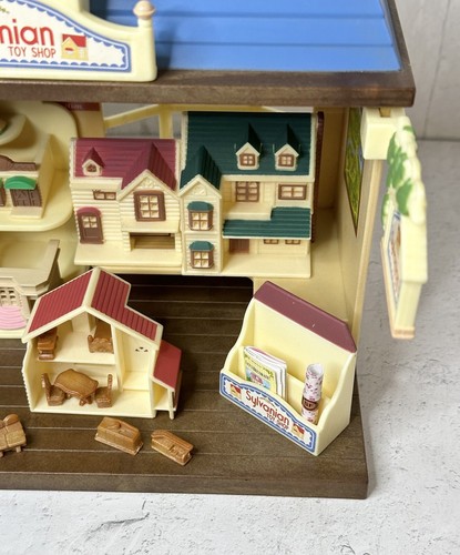 Epoch Calico Critters Sylvanian Families TOY SHOP #2 mit Zubehör SEHR SELTEN! - Bild 7 von 23