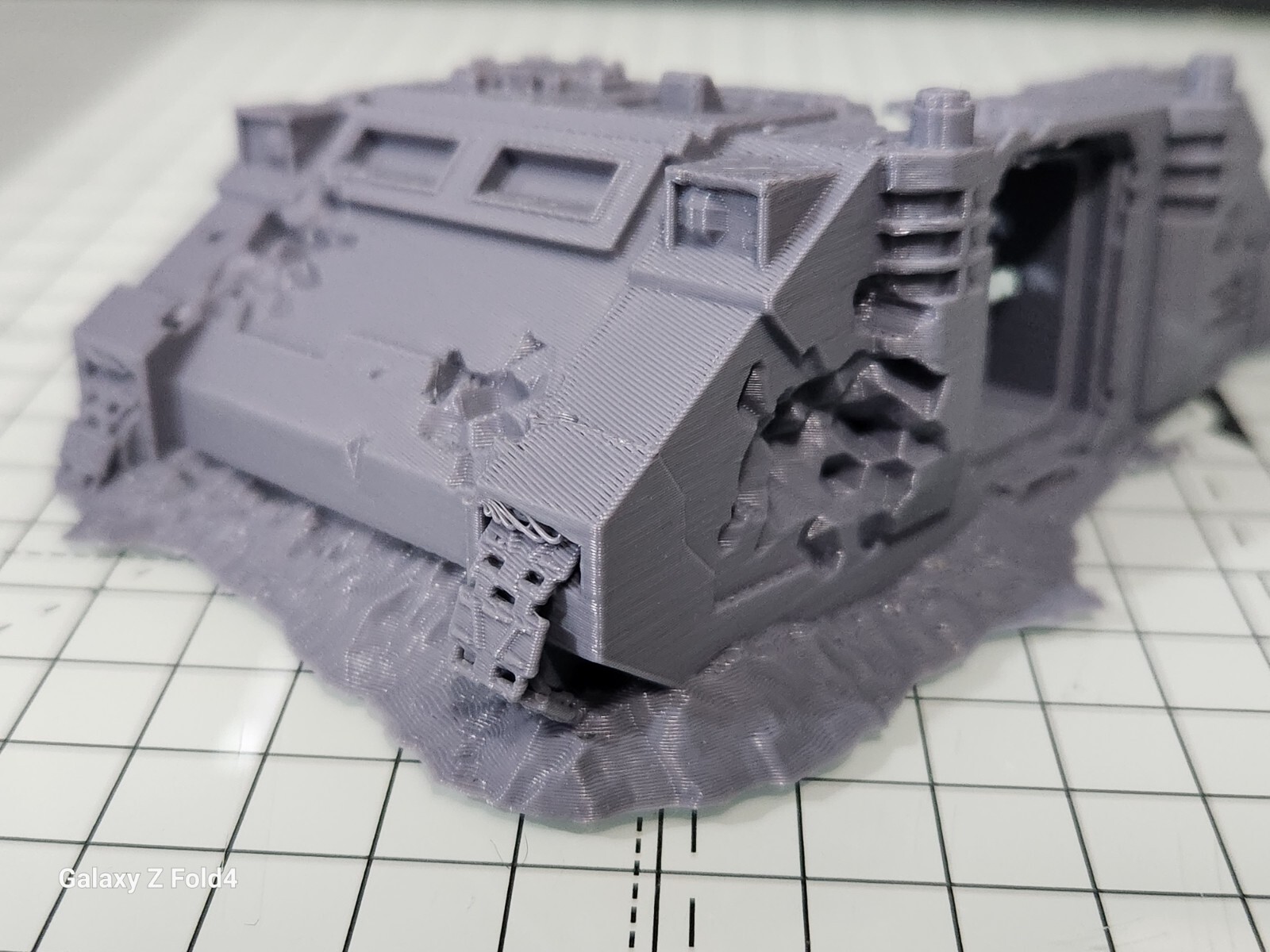 Rhino Wreck Terrain for 28mm Miniatures - Warhammer 40K Compatible Scenery - Picture 14 of 15