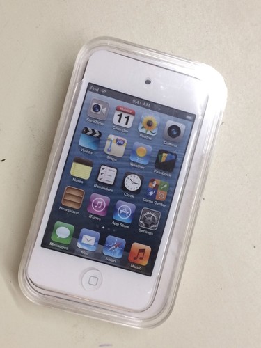 Apple iPod Touch 4th Generation 8GB ME179LL/A A1367 black FOR PARTS AS-IS