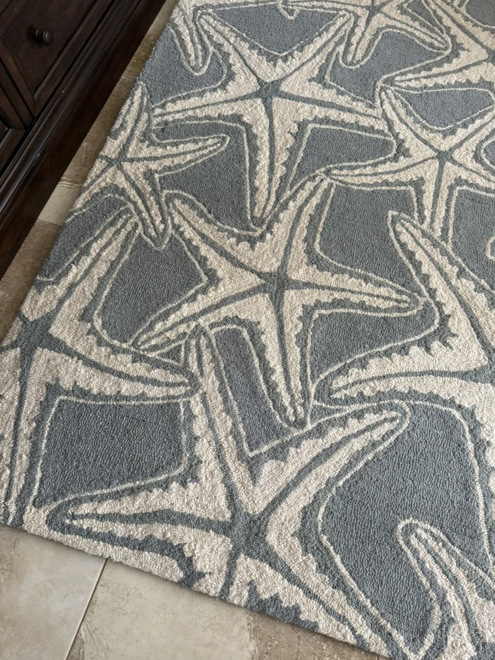 *РЕДКИЙ* Pottery Barn ~МОРСКАЯ ЗВЕЗДА ~ 5 x 8 дюймов ШЕРСТЯНОЙ КОВЕР ДЛЯ ПОМЕЩЕНИЙ ~ПРИБРЕЖНЫЙ ~ ФАРФОРОВЫЙ СИНИЙ - Изображение 2 из 4