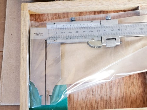 Mitutoyo Metric Stainless Steel Vernier Caliper 0-300mm / 0.02mm Nib Jaws - Picture 2 of 5