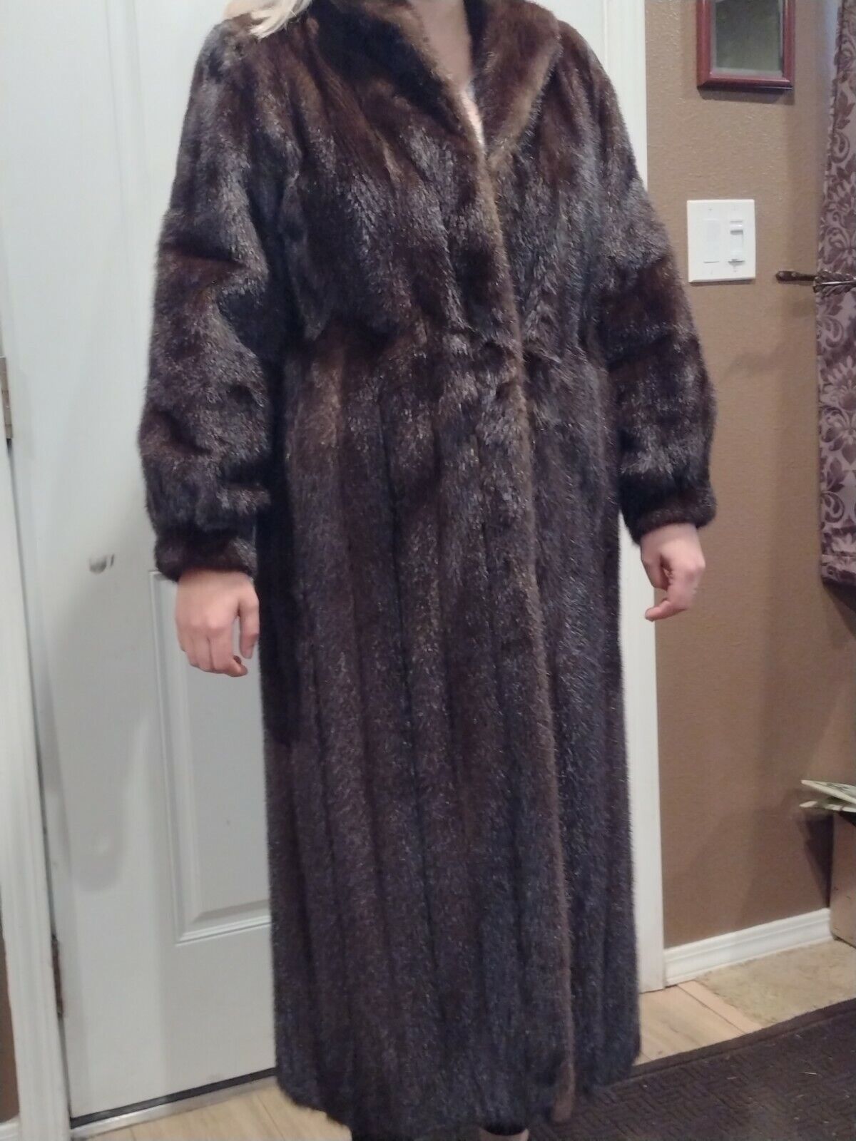 SAGA MINK COAT, BEAUTIFUL FULL LENGTH DARK BROWN/BLACK