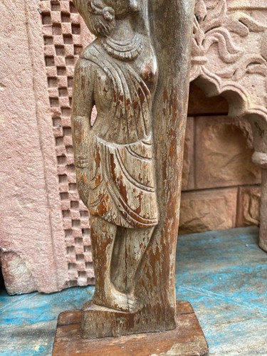 Antigua mujer tribal de madera tallada a mano colgada con panel de estatuilla de árbol - Imagen 7 de 14