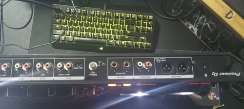 Pioneer DDJ-1000 4 deck DJ controller & 15" Rockville speakers & XLR cables. - Picture 4 of 12