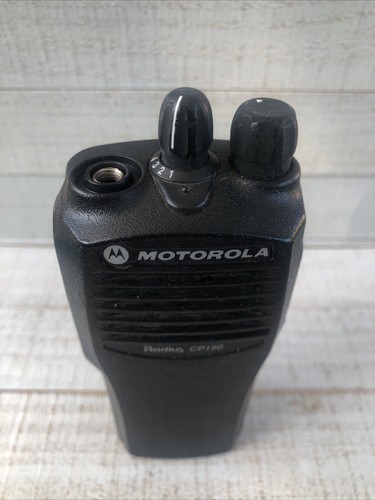 Motorola Radius CP150 4 Channel 2-Way Radio Walkie Talkie AAH50KCC9AA1AN Bundle - Picture 2 of 8
