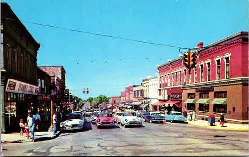 Petoskey Michigan Mitchell Street many vintage cars !950s postcard - Picture 1 of 2