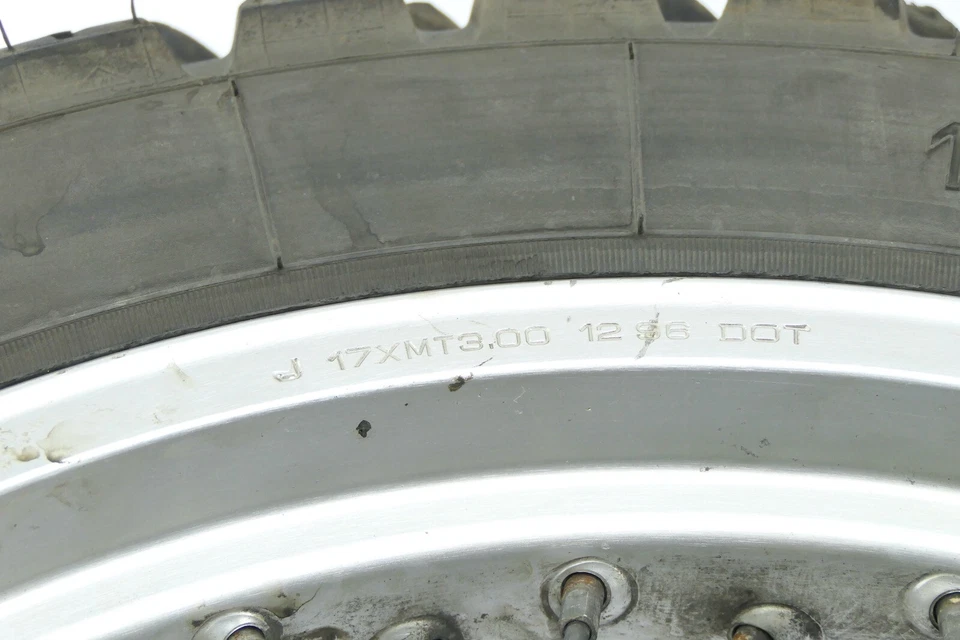 Triumph Tiger 900 T400 1998 - Llanta trasera 17X3,00 N06H Foto 3 de 4