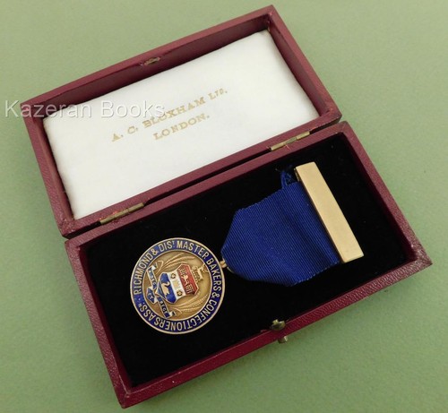 Vintage 1932 Bronze & Enamel Richmond & District Bakers Confectioners Asc Medal - Picture 12 of 12