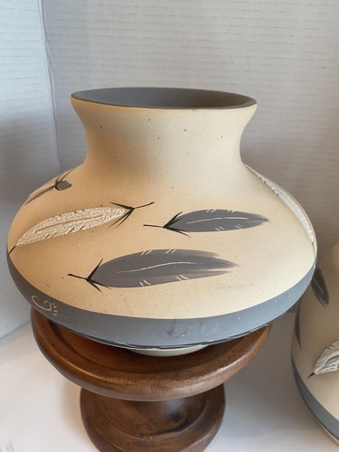 Piuma grigia FIRMATA #77-Desert Pueblo Pottery LG. Vaso Squatty~Crema GRIGIO BIANCO - Foto 9 di 13