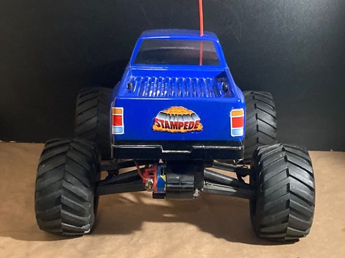 Traxxas Stampede R/C Truck - Picture 2 of 7