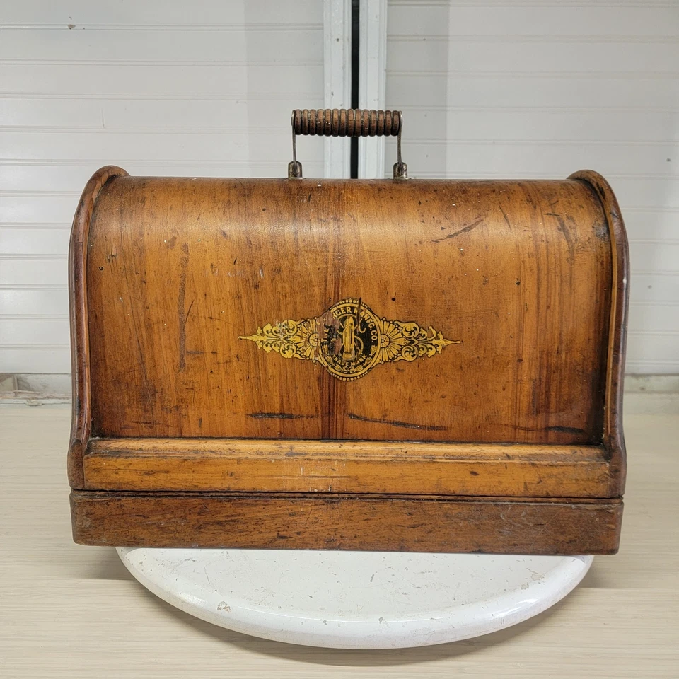 Máquina de coser Singer 1912 con motor y estuche de transporte de madera doblada - negro y dorado Foto 2 de 4