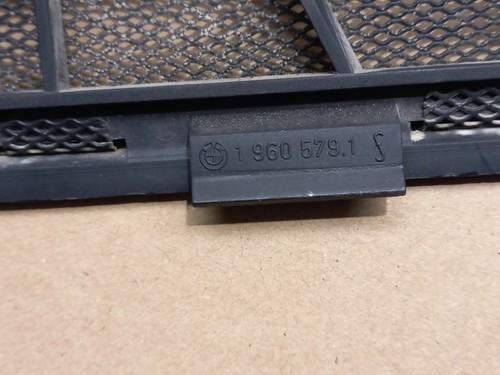 BMW E36 COUPE REAR SPEAKER COVER / GRILL 19605791 BLACK - Picture 9 of 9