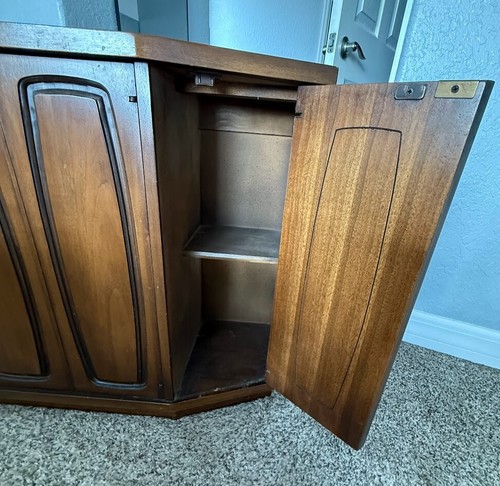 Mid-Century Modern Broyhill Emphasis Walnut Console - Picture 5 of 6