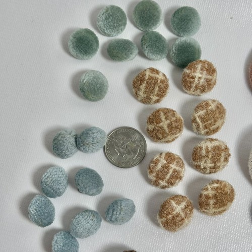 Vtg Buttons Lot Of 125 Upholstery Fabric Covered 60s 70s Crafts Sewing Groovy - Picture 10 of 17
