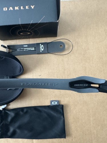 Occhiali da sole Oakley Radar EV Path nero opaco/Prizm Deep Water polarizzati OO9208-55 - Foto 3 di 3