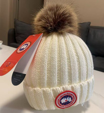 2026 CANADA GOOSE Couple's Knitted Hat for Winter Warmth and Versatile Matching