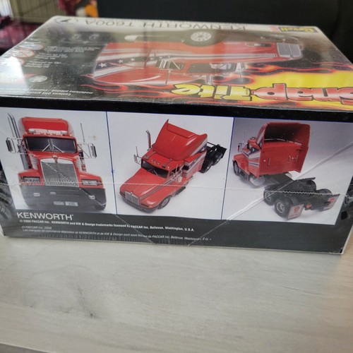 NEW 1:32 Kenworth Semi Truck T600A Snap-tite Kit 85-1958 Revell Model Sealed - Picture 3 of 6