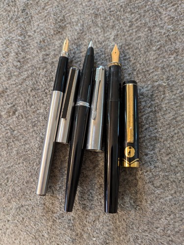 D3 vtg 3x Fountain Pen Lot - 14k Nib Sailor - Steel Nib Parker 45 Pilot