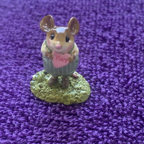 Wee First Folk Figur Holding Love Heart