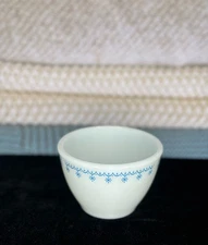 Vintage Pyrex Sugar Bowl Snowflake Garland Corning Ware USA 2.25”H & 3.25”D 💙❄️