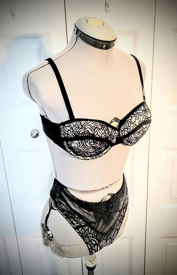 Victoria's Secret Bra And Panty Set Black Lace Size Small - Image 3 of 4