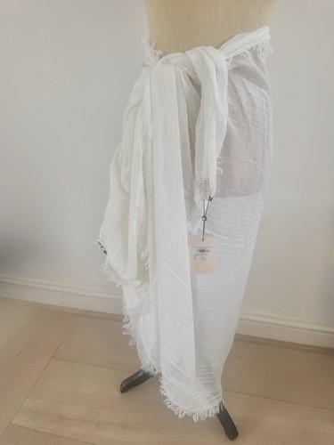 Weißer Fransen Schal/Sarong der dänischen Marke Stylesnob Copenhagen weiche Viskose - Bild 8 von 8