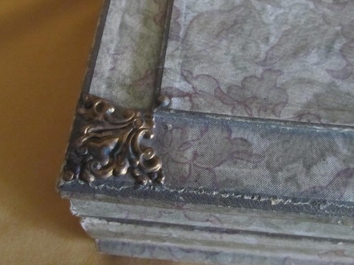 Ancienne boite mercerie couture tissu XIXème appliques laiton doré bois papier - Imagen 9 de 16