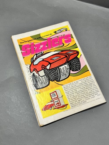 Super DC Giant Presents Binky #S-13 (1970) Swimsuit Cover Bronze Age - Picture 12 of 12