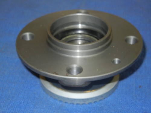 NOS SAAB 90 - 93 900 90 - 98 9000 Rear Hub Assembly SKF 8973406  E1 - Picture 2 of 5
