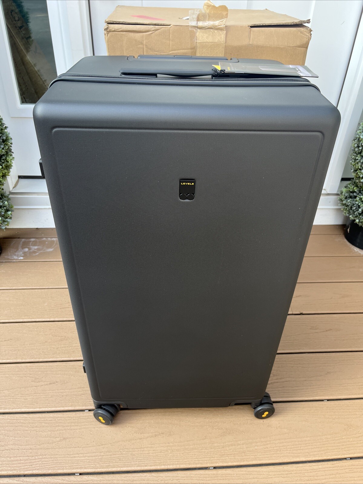LEVEL8 Trunk Luggage, Large Suitcase 28 Inch Luggage with Spinner Wheels Black