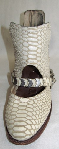 Botas al tobillo FreeBird Blade de cuero de serpiente marfil envejecido con hebilla para mujer talla 8 - Imagen 8 de 11