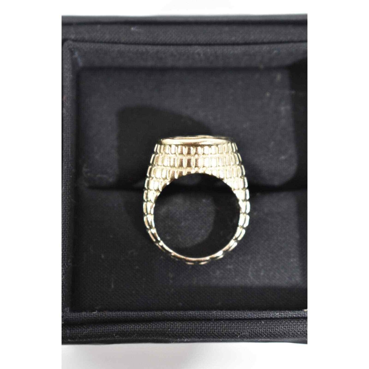Chanel 22P Gold Circle Interlocking CC Logo Metal Fashion