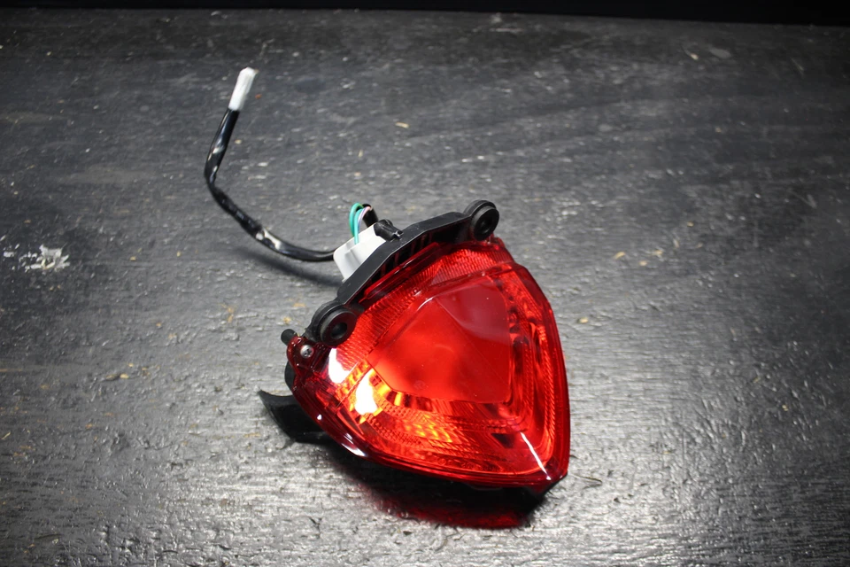 LUZ DE FRENO TRASERA HONDA CB500F CB500 13-18 14 15 16 17 Foto 2 de 4