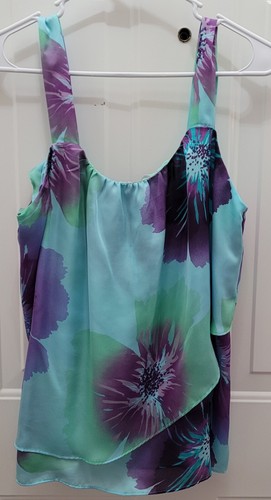 Pre-owned. Large Axcess (Liz Claiborne). Flowy floral blouse that's so beautiful - Picture 2 of 3