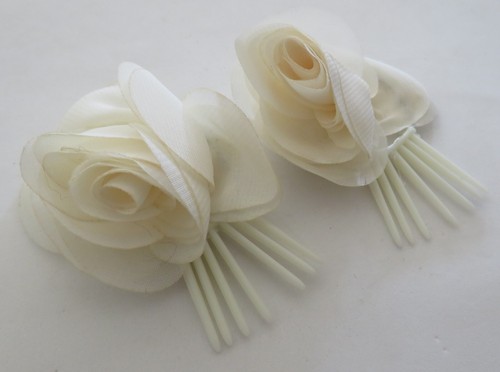 Pair (2) Hair Combs Cream White Flowers Silky Like Material - Picture 9 of 10