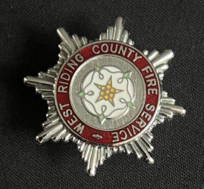OBSOLETE WEST RIDING COUNTY FIRE SERVICE YORK YORKSHIRE VINTAGE ENAMEL CAP BADGE