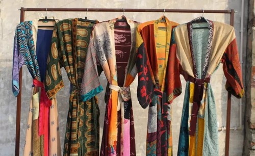 15 Pcs Indian Vintage Silk Saree Patchwork Bath robe Kimono Women Dressing Robe - Picture 2 of 7