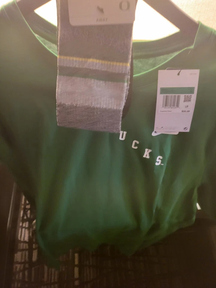Camiseta Dri-Fit manga larga Nike para hombre (talla XL) OREGON DUCKS NUEVA CON ETIQUETAS con calcetines  Foto 3 de 4