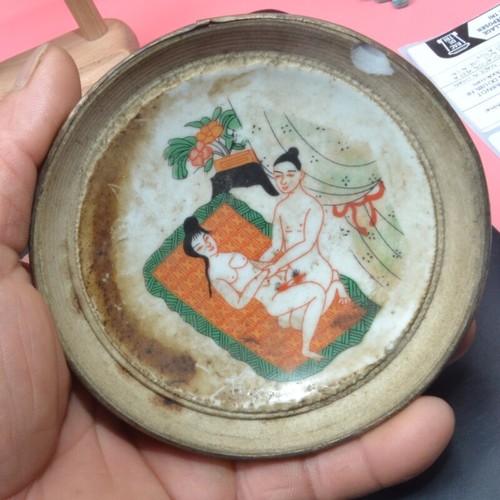 321,6gColección de época antigua exquisita envoltura cerámica cuadro amante rouge caja - Imagen 11 de 14