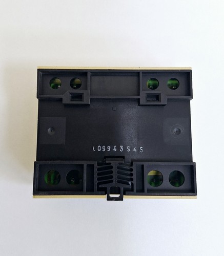 Siemens 3RG9002-0DA00 Interface Module (Corner Chipped) - Picture 8 of 8