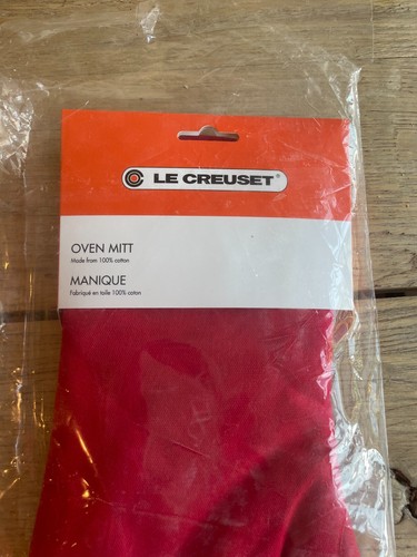Le Creuset 100% cotton 14 in Oven Mitt Glove Cerise Cherry Red NEW - Picture 2 of 5