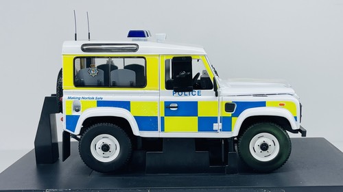 Universal Hobbies 1/18 Land Rover Defender 90 “Norfolk Police” New Sealed Rare - Picture 9 of 18